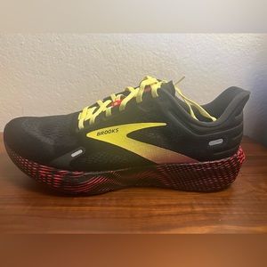 Men’s Brooks Launch 9 size 11